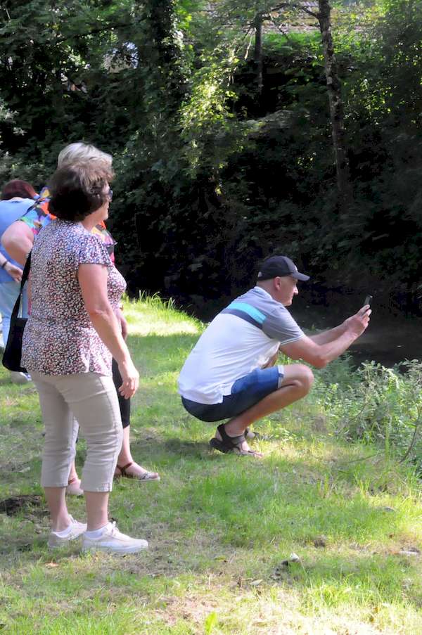 Photo de FFrancoise-Marie-Claire-Lionel au bord de la rivière