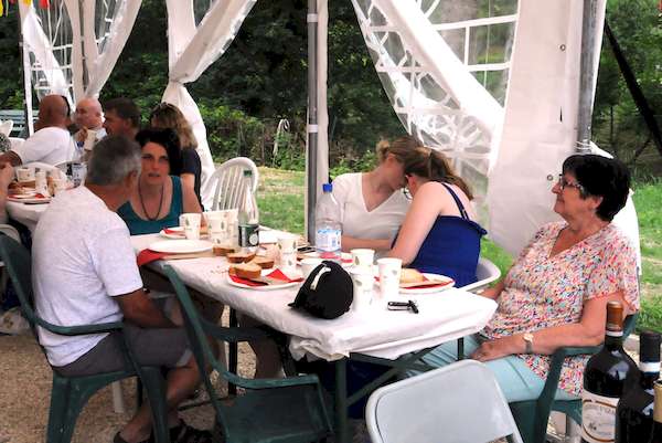 Photo de la table Georges, Christelle, Lola, Elisa et Gisèle