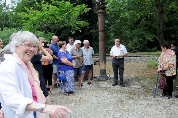 Photo de Patrick adressant des souhaits de bienvenue et de remerciement