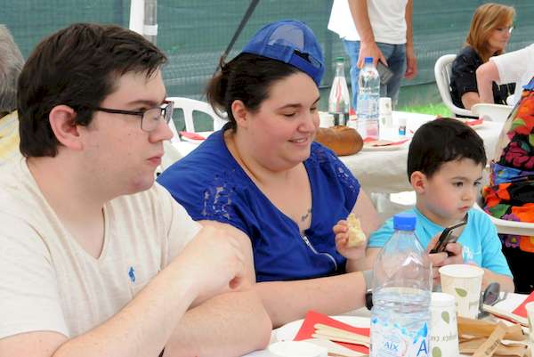 Photo de Sébastien, Sabrina et Philippe à table