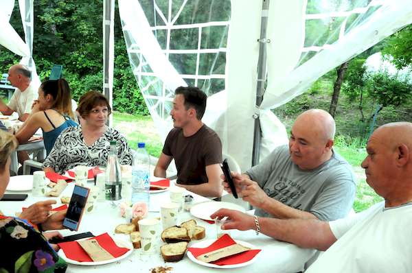 Photo de la table des cousins Piotto et Magnin